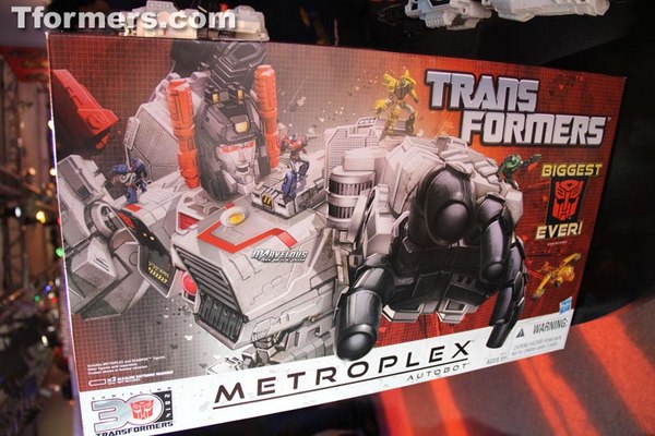 Toy Fair 2013 MetroPlex Transformers Masterpiece Titan Class Action Figure Image  (13 of 18)